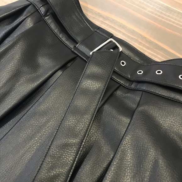Box pleated faux leather skirt - Picture 2 of 3
